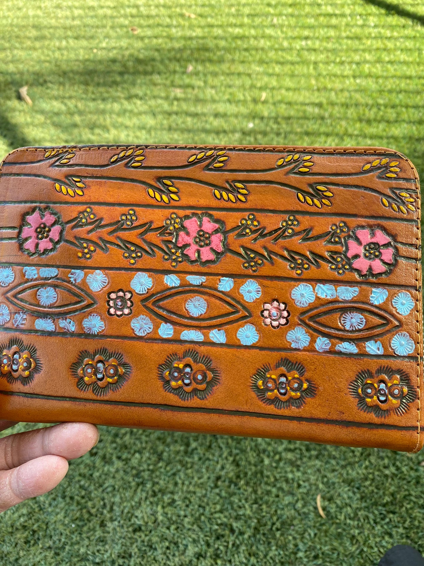 Retro Daisy Hand-tooled Leather Purse