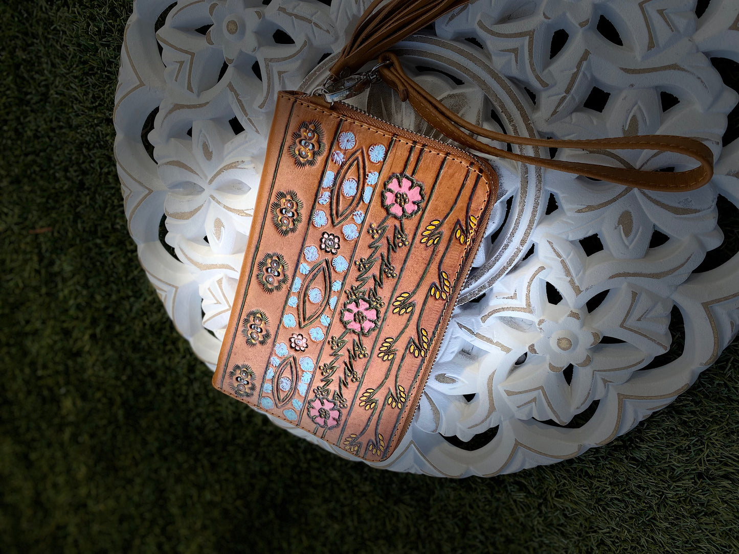 Retro Daisy Hand-tooled Leather Purse