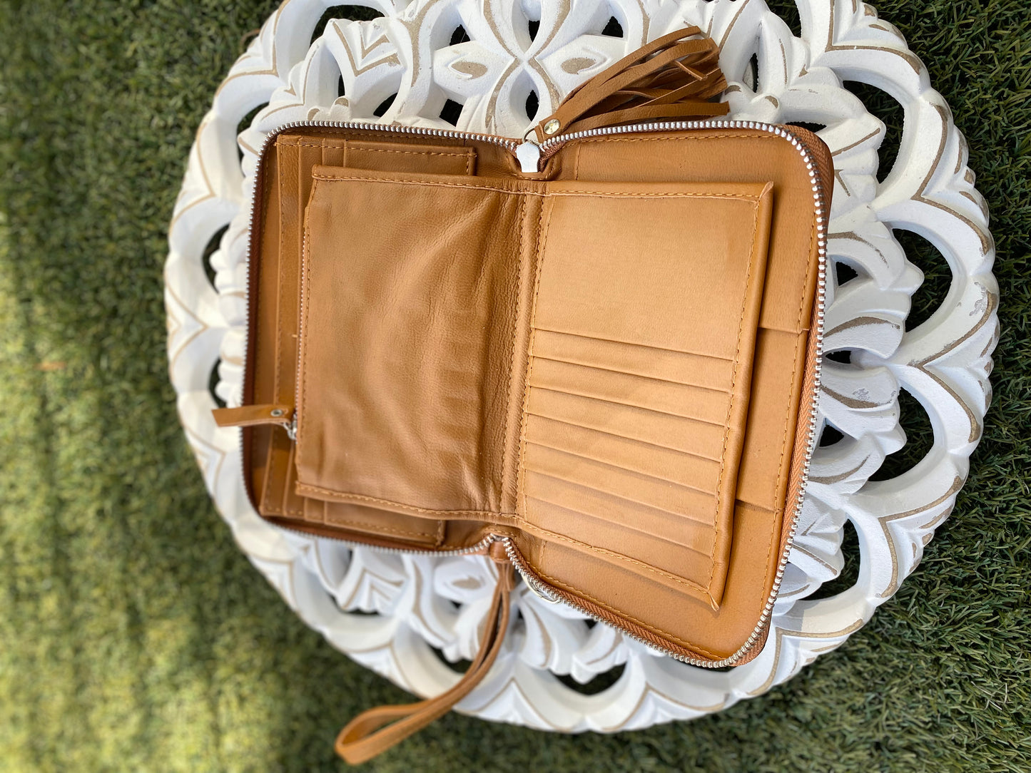 Retro Daisy Hand-tooled Leather Purse