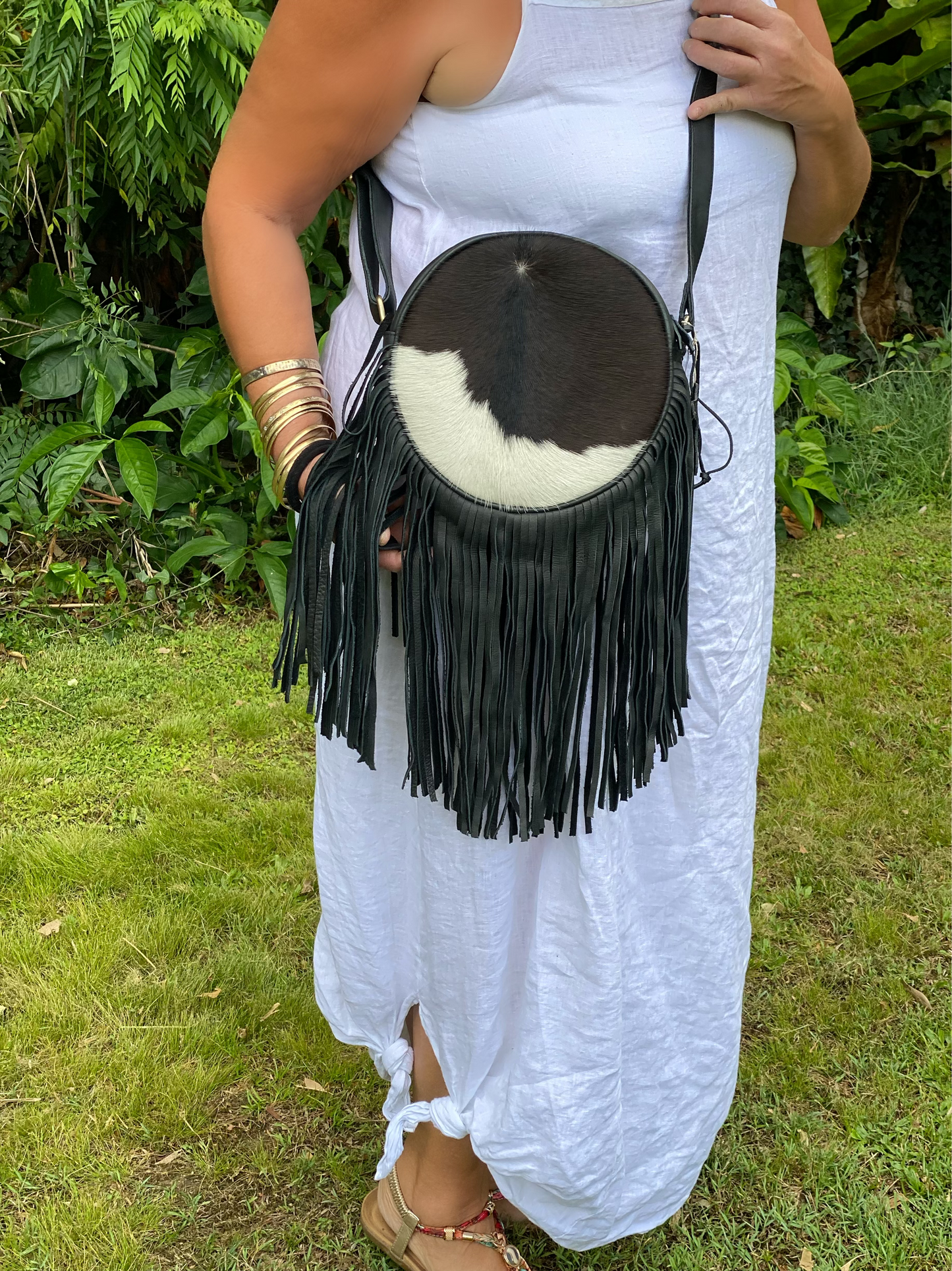 Cow-Hide Fringe Leather around Bag Black