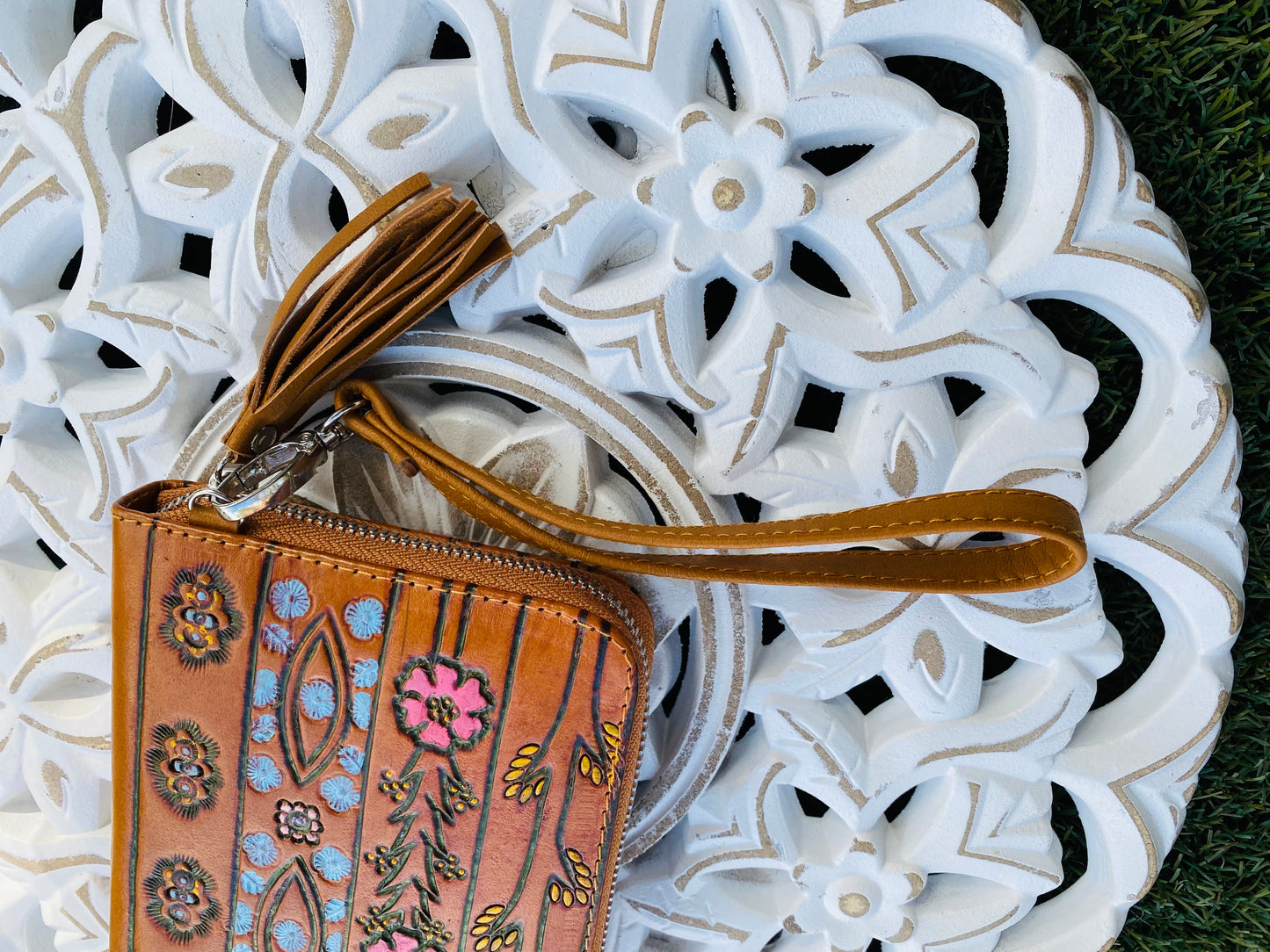 Retro Daisy Hand-tooled Leather Purse