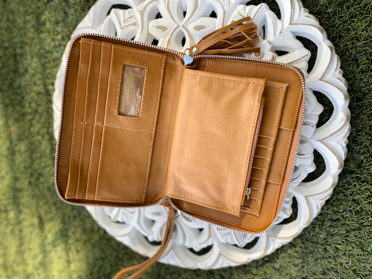 Retro Daisy Hand-tooled Leather Purse