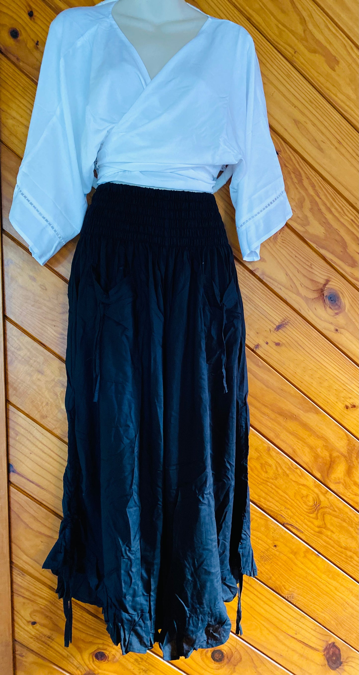Ruffle Hem Cropped Pants Black