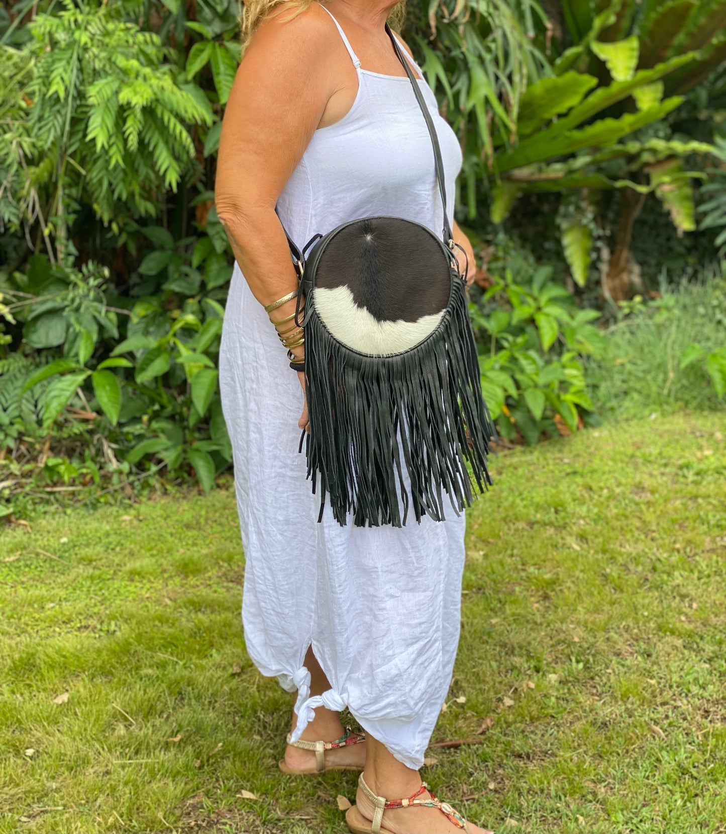 Cow-Hide Fringe Leather around Bag Black