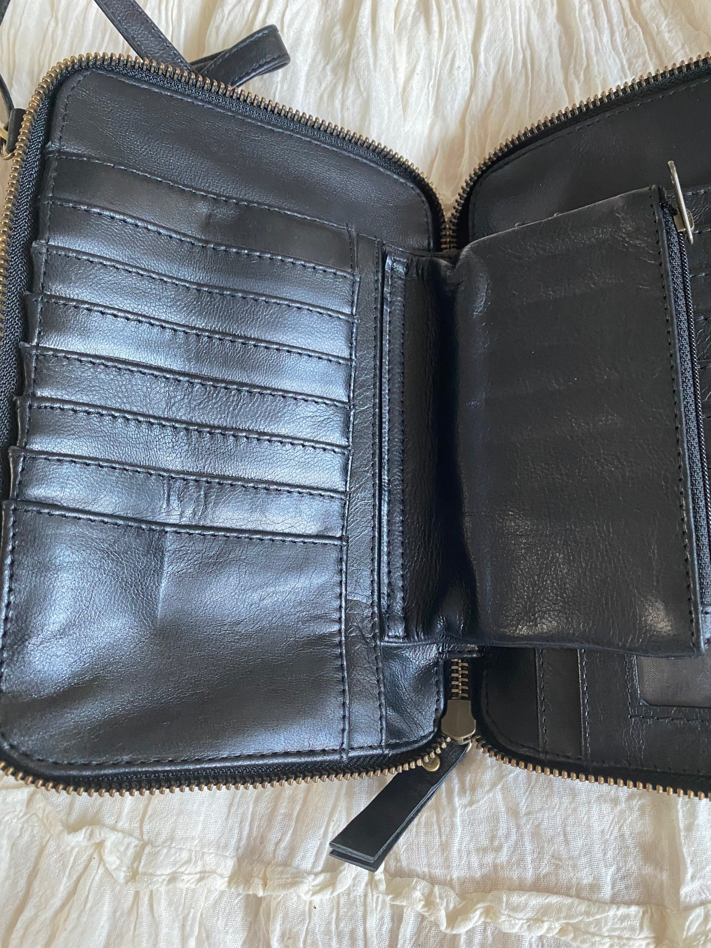 Lotus Zip Round Phone Wallet Bag