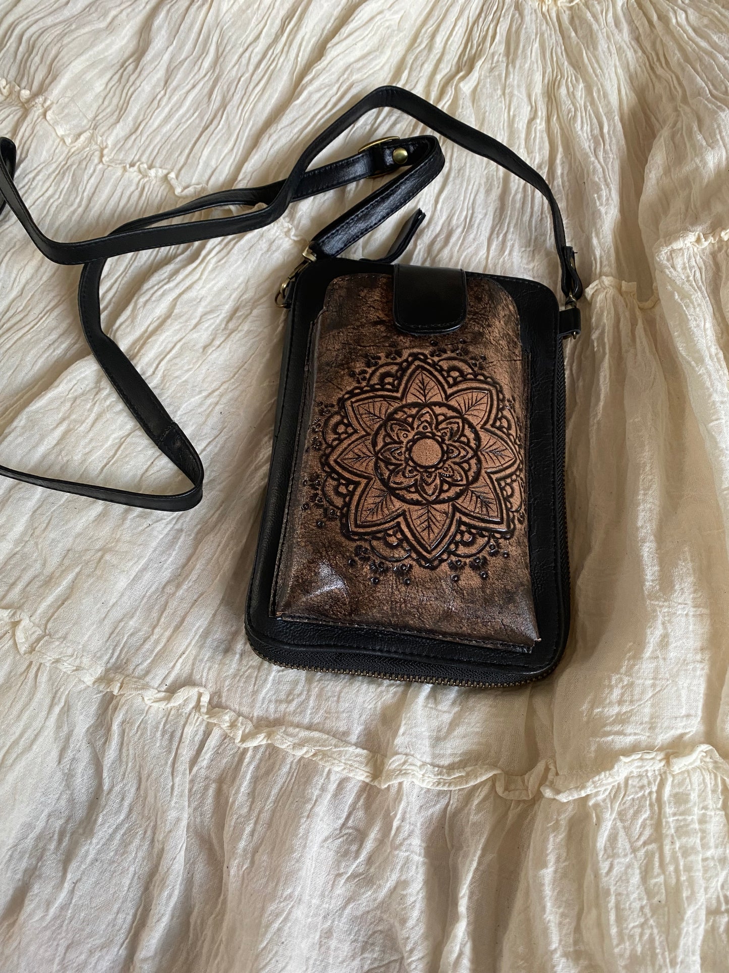 Lotus Zip Round Phone Wallet Bag