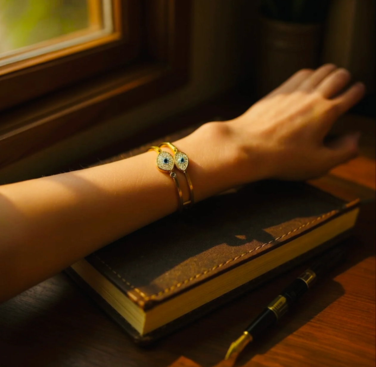 Evil Eye Bangle Zirconia Stones
18k Gold Plated